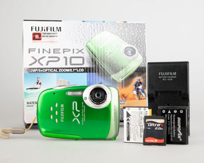 Appareil photo numérique étanche Fujifilm Finepix XP10 avec capteur CCD de 12 MP avec boîte + 2 piles + chargeur + carte SD de 2 Go