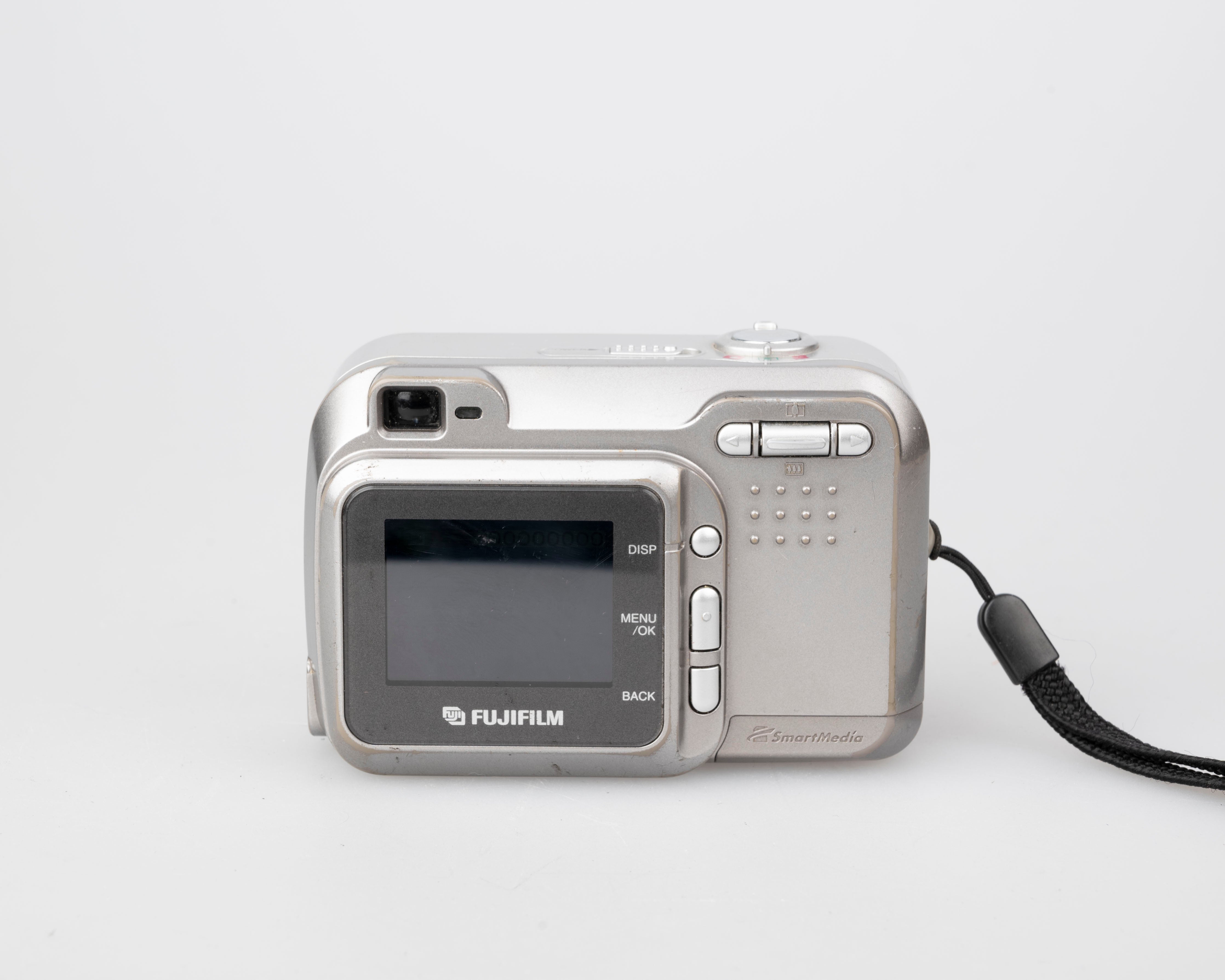 Fujifilm Finepix 2600 Zoom digicam w/ 2 MP CCD sensor w/ 64 MB