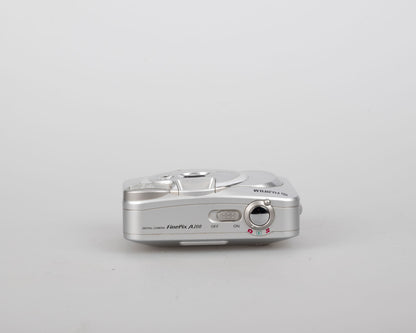 Fujifilm Finepix A200 2 MP capteur CCD appareil photo numérique (utilise des piles AA + cartes xD)