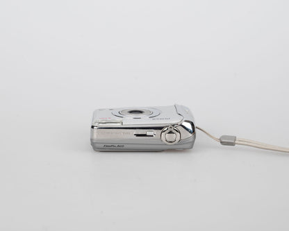 Fujifilm Finepix A610 6.3 MP CCD sensor digicam (uses AA batteries + xD cards)