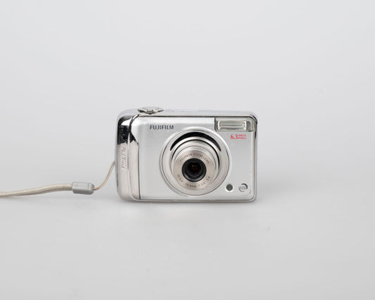 Fujifilm Finepix A610 6.3 MP CCD sensor digicam (uses AA batteries + xD cards)