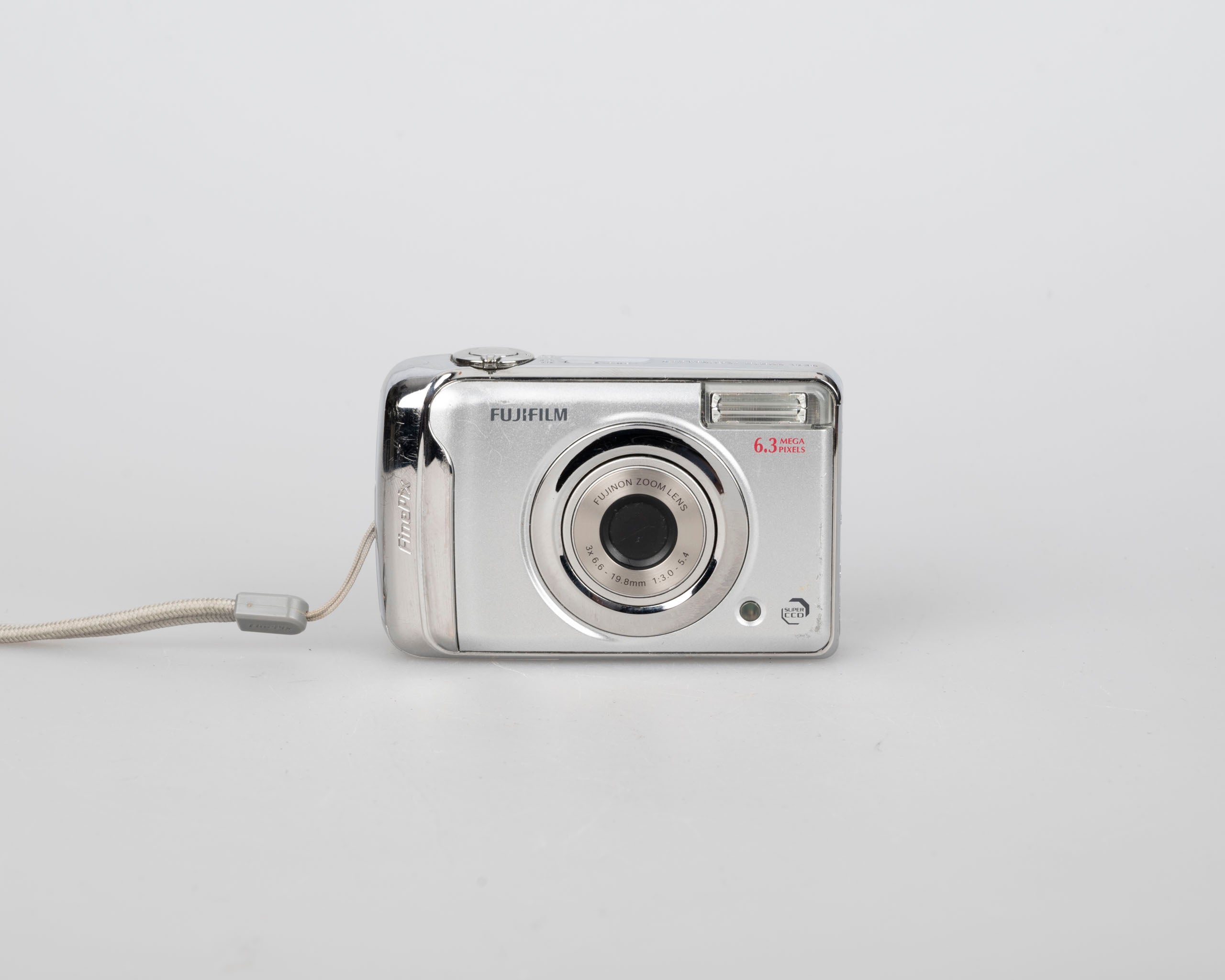 Fujifilm Finepix A610 6.3 MP CCD sensor digicam (uses AA batteries