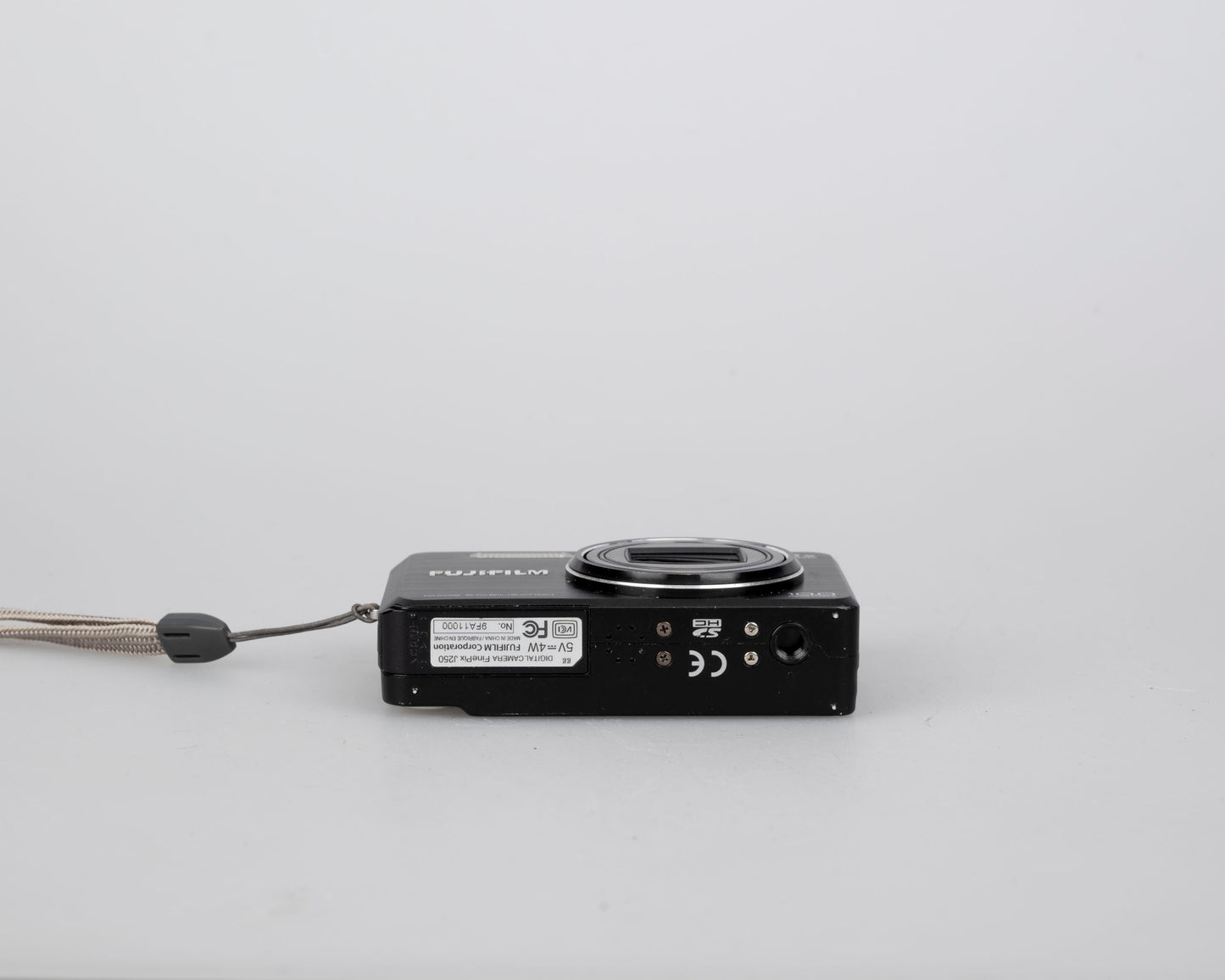 Fujifilm Finepix J250 10 MP CCD digicam w/ battery + charger