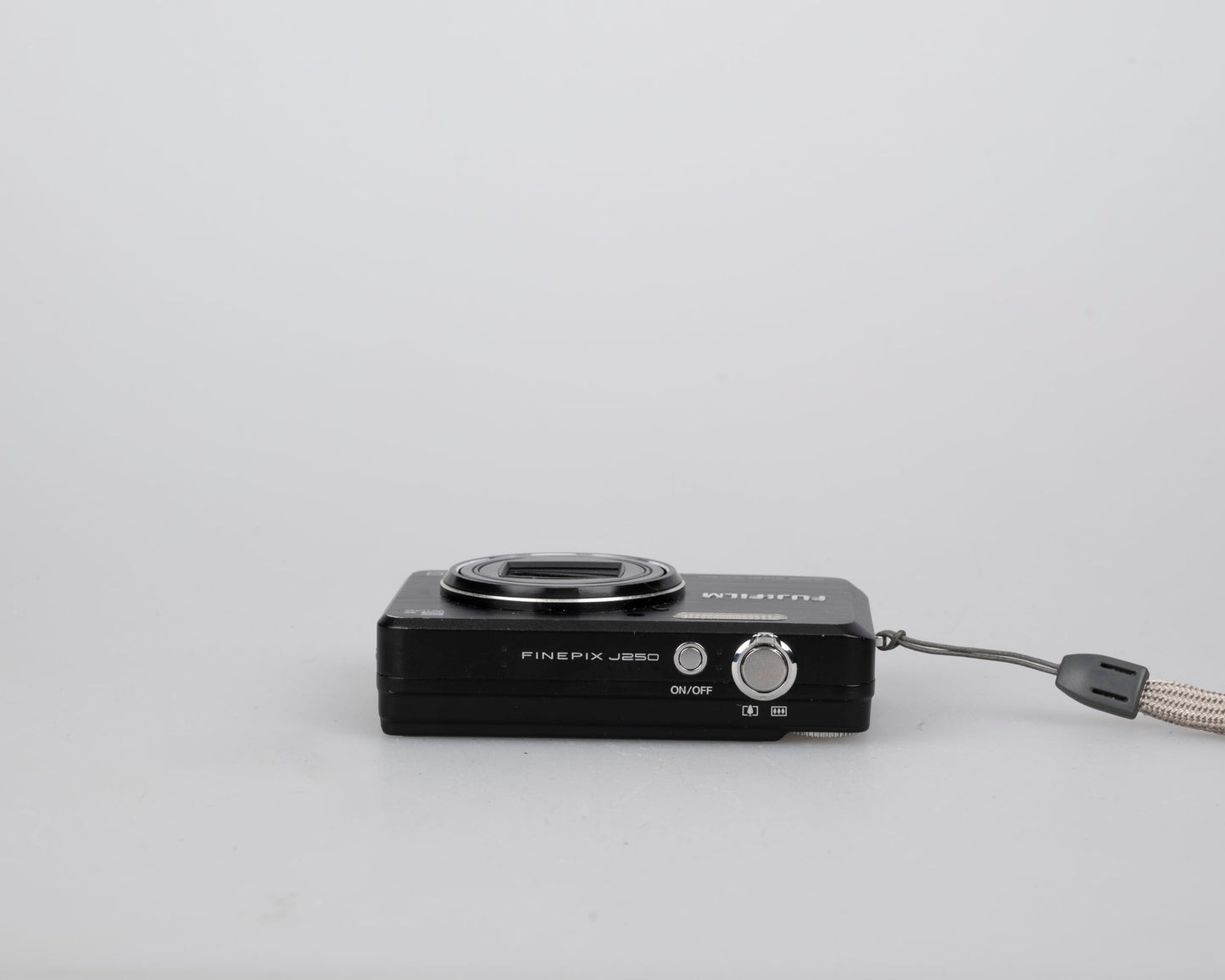 Fujifilm Finepix J250 10 MP CCD digicam w/ battery + charger