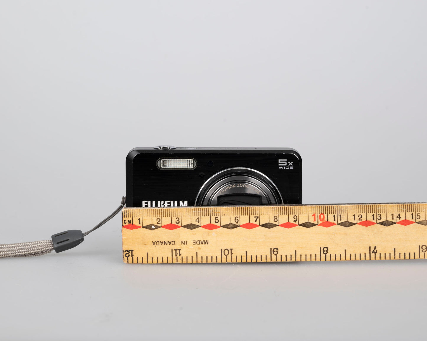 Fujifilm Finepix J250 10 MP CCD digicam w/ battery + charger