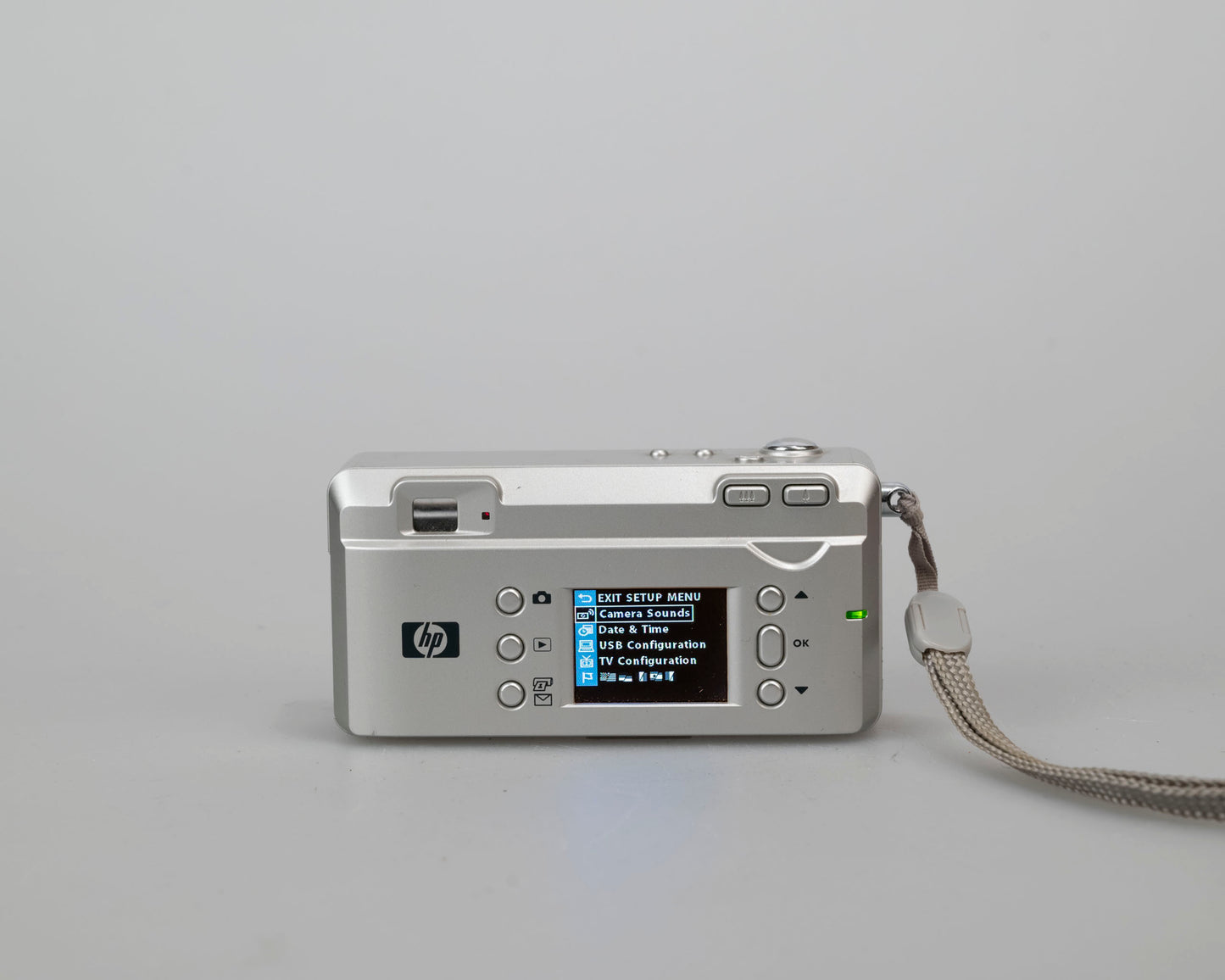 HP Photosmart 435 3.1 MP CCD sensor digicam w/original box and cable (uses AA batteries + SD cards)