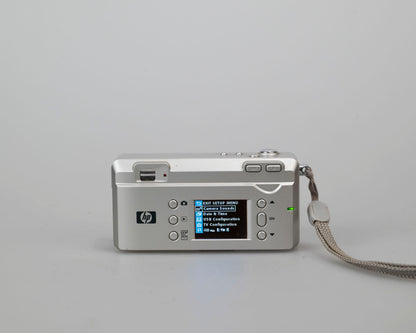 HP Photosmart 435 3.1 MP CCD sensor digicam w/original box and cable (uses AA batteries + SD cards)