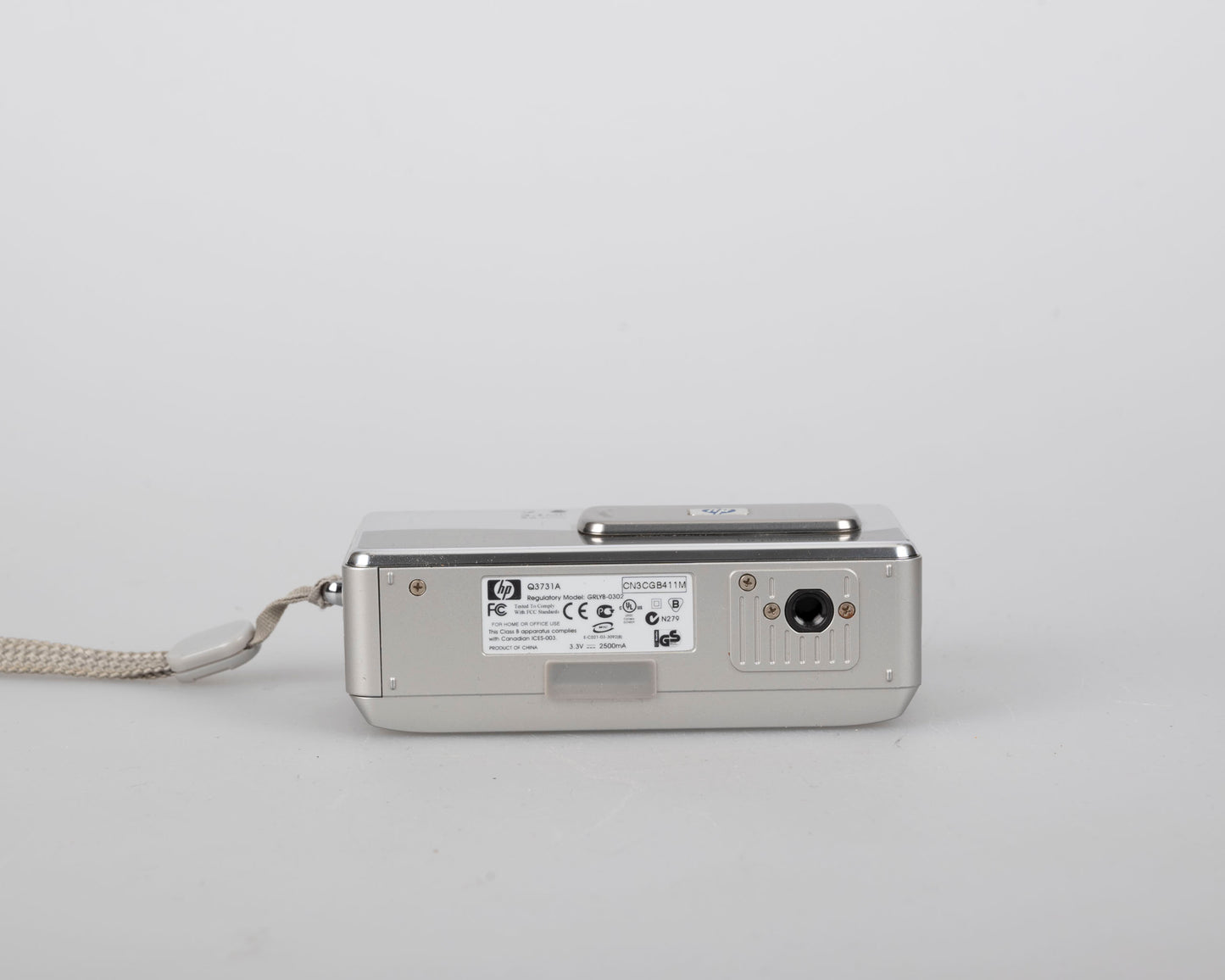 HP Photosmart 435 3.1 MP CCD sensor digicam w/original box and cable (uses AA batteries + SD cards)