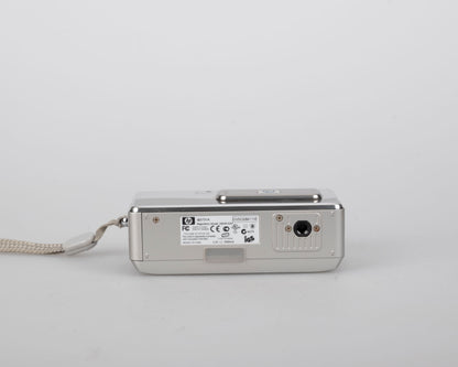 HP Photosmart 435 3.1 MP CCD sensor digicam w/original box and cable (uses AA batteries + SD cards)
