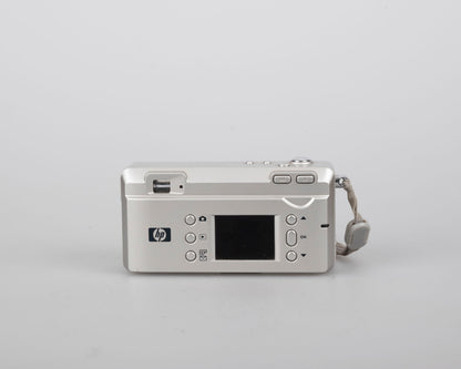 HP Photosmart 435 3.1 MP CCD sensor digicam w/original box and cable (uses AA batteries + SD cards)