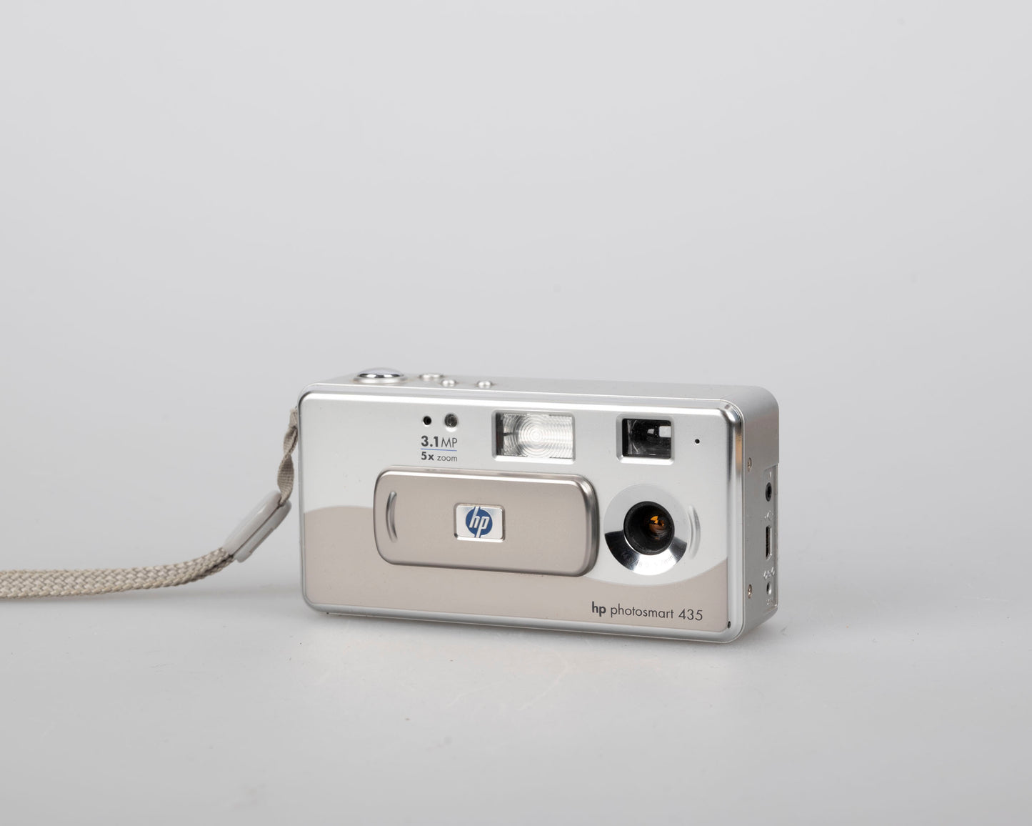 HP Photosmart 435 3.1 MP CCD sensor digicam w/original box and cable (uses AA batteries + SD cards)