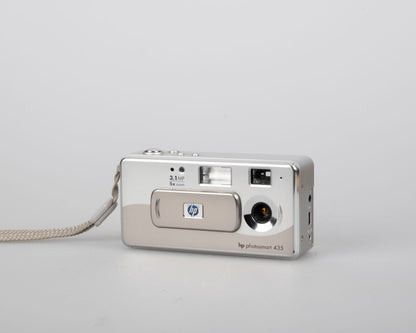 HP Photosmart 435 3.1 MP CCD sensor digicam w/original box and cable (uses AA batteries + SD cards)