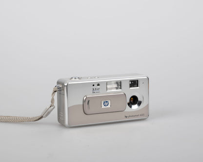 HP Photosmart 435 3.1 MP CCD sensor digicam w/original box and cable (uses AA batteries + SD cards)