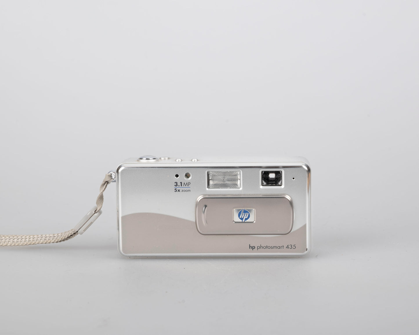 HP Photosmart 435 3.1 MP CCD sensor digicam w/original box and cable (uses AA batteries + SD cards)