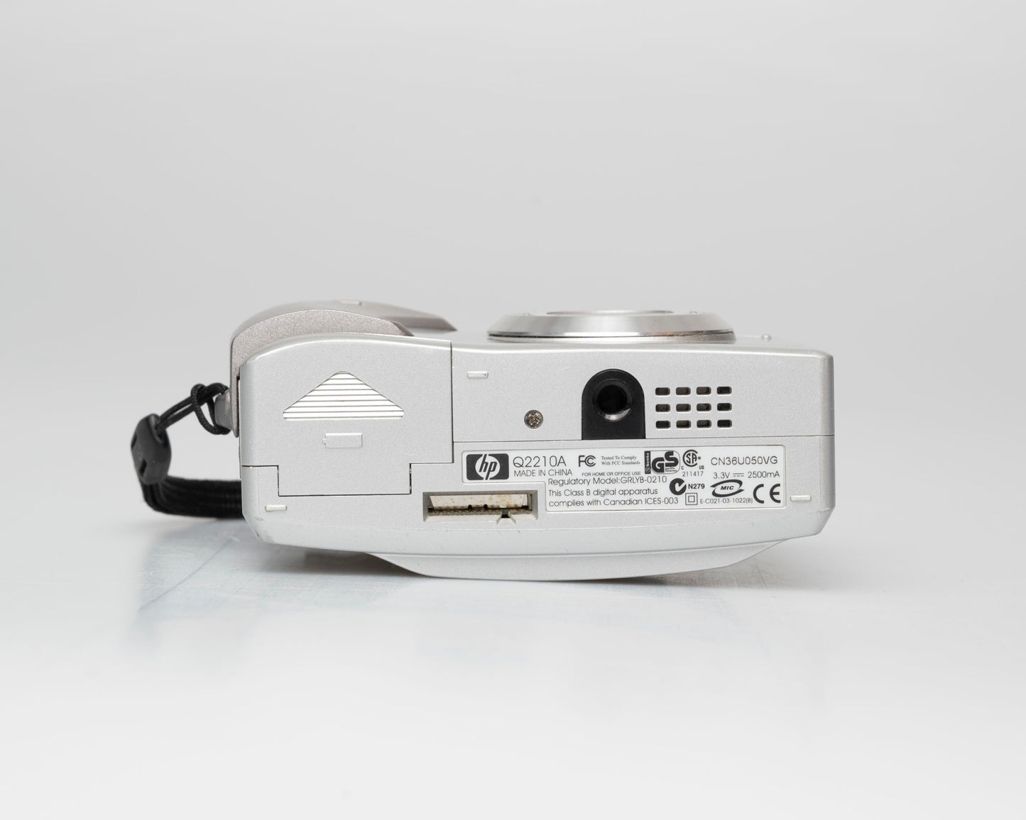 HP Photosmart 735 3.2 MP CCD sensor digicam w/ 512MB SD (serial Q2210A)