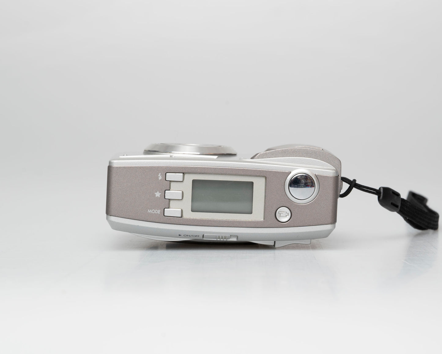HP Photosmart 735 3.2 MP CCD sensor digicam w/ 512MB SD (serial Q2210A)