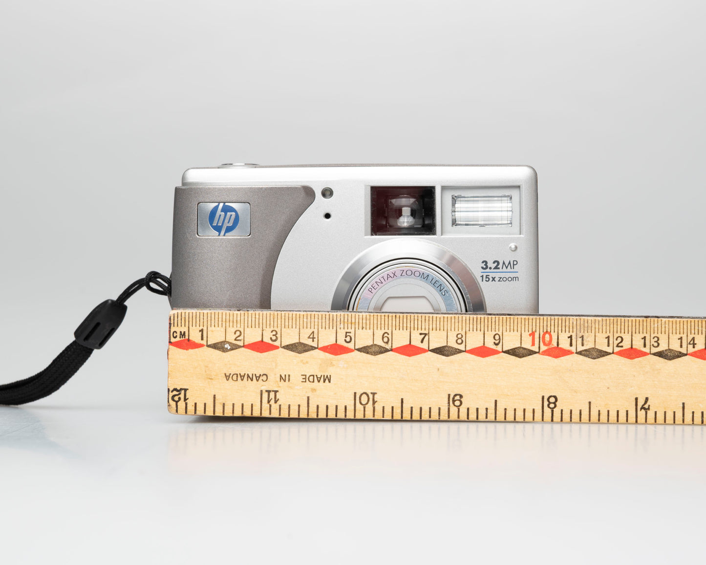 HP Photosmart 735 3.2 MP CCD sensor digicam w/ 512MB SD (serial Q2210A)