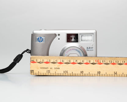 HP Photosmart 735 3.2 MP CCD sensor digicam w/ 512MB SD (serial Q2210A)