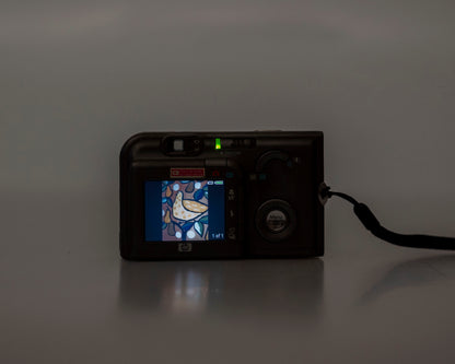 HP Photosmart R717 appareil photo numérique 6,2 MP avec carte SD de 2 Go + batterie + chargeur (numéro de série CN55JD1031)