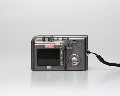 HP Photosmart R717 appareil photo numérique 6,2 MP avec carte SD de 2 Go + batterie + chargeur (numéro de série CN55JD1031)