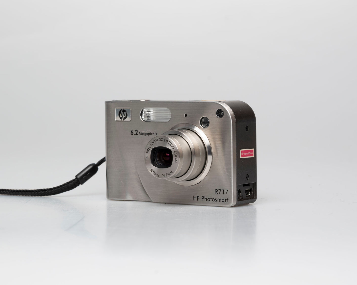 HP Photosmart R717 appareil photo numérique 6,2 MP avec carte SD de 2 Go + batterie + chargeur (numéro de série CN55JD1031)