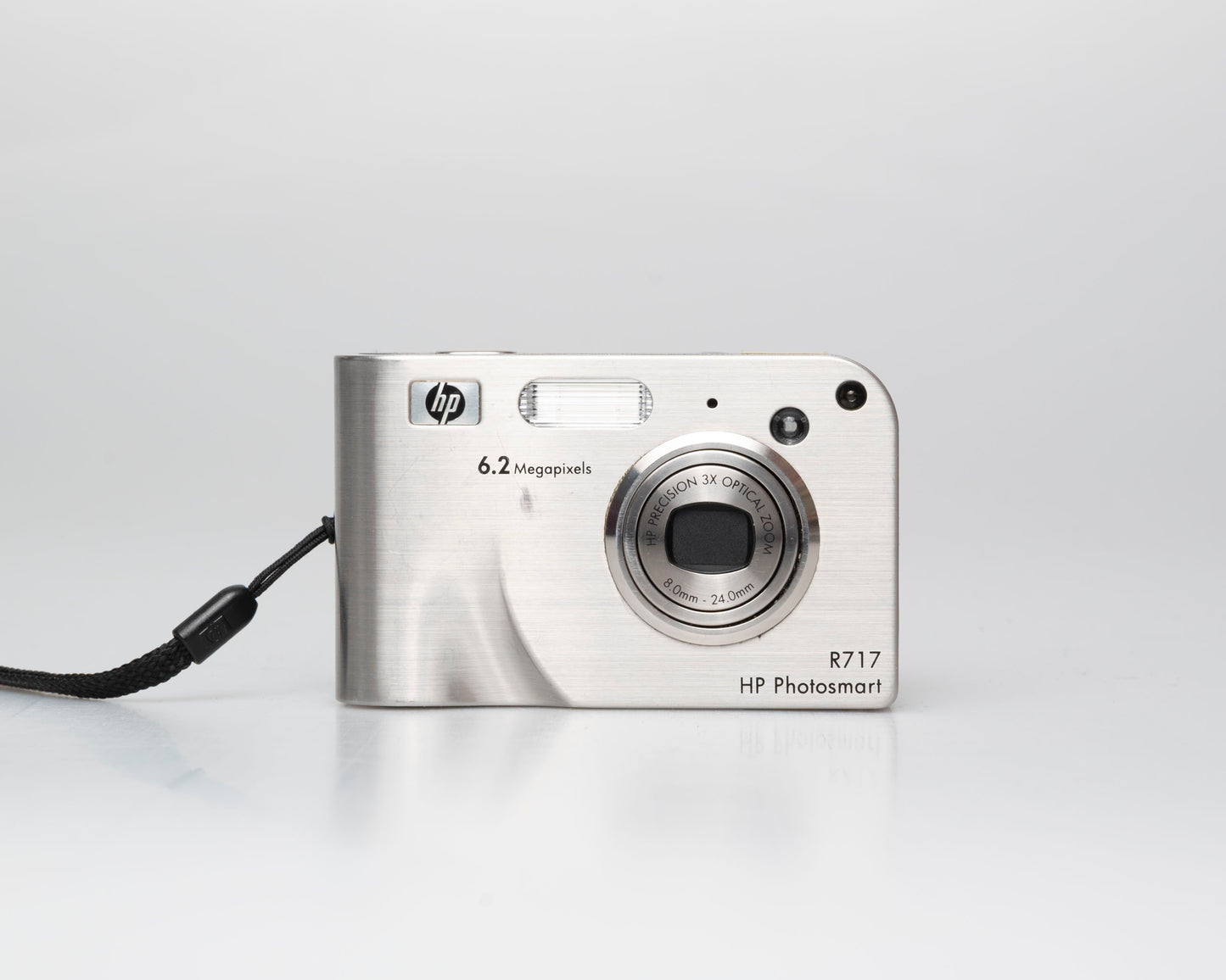 HP Photosmart R717 appareil photo numérique 6,2 MP avec carte SD de 2 Go + batterie + chargeur (numéro de série CN55JD1031)