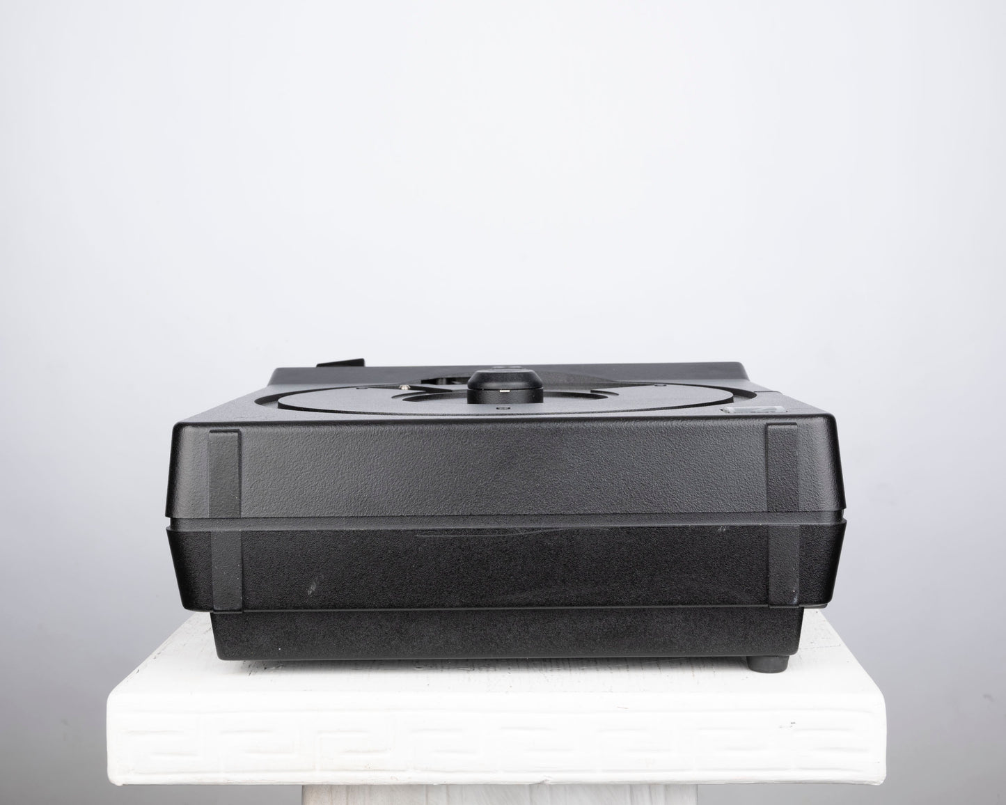 Kodak Carousel 4600 35mm slide projector w/ Ektanar C 102mm f2.8 lens (155965)