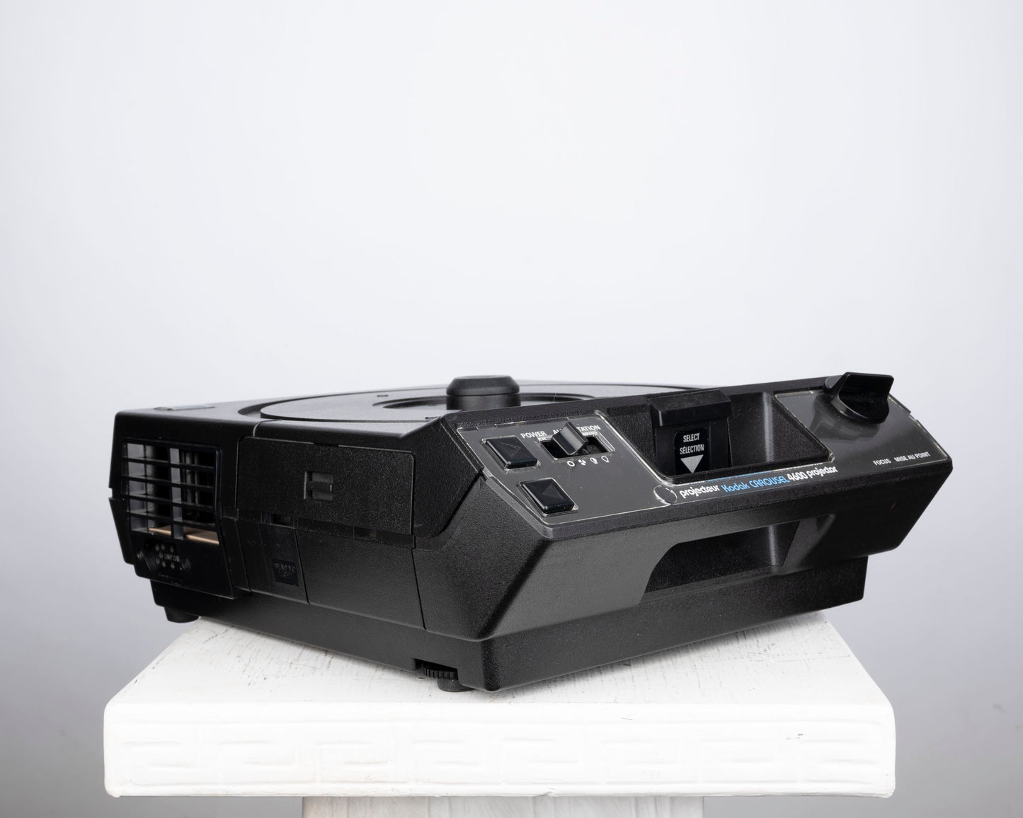 Kodak Carousel 4600 35mm slide projector w/ Ektanar C 102mm f2.8 lens (155965)
