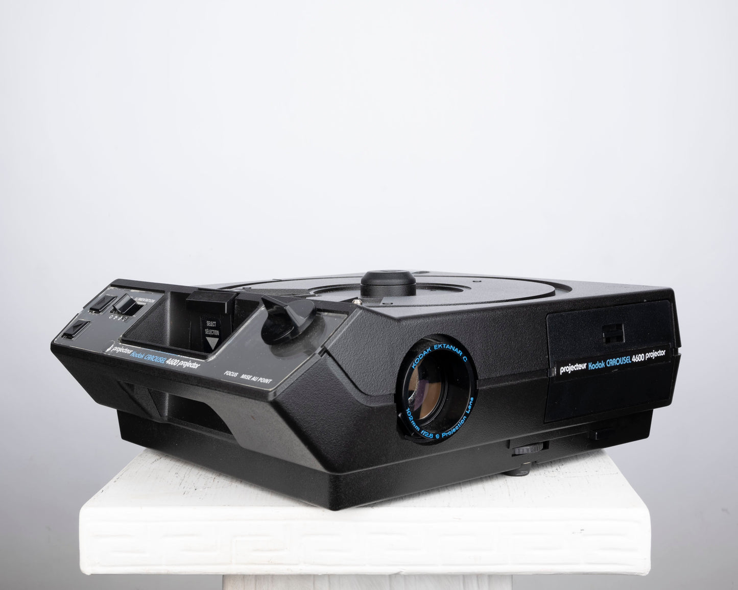 Kodak Carousel 4600 35mm slide projector w/ Ektanar C 102mm f2.8 lens (155965)