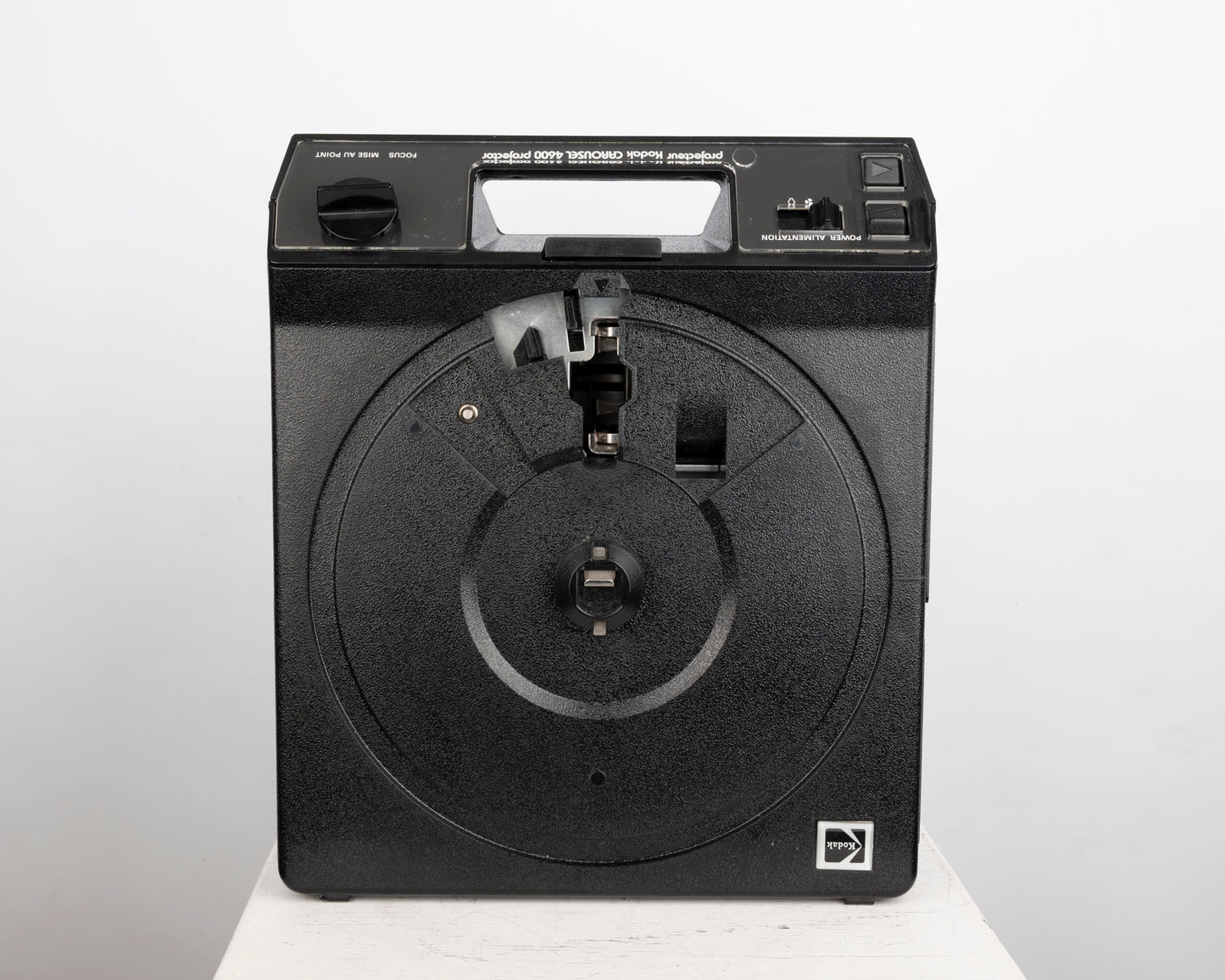 Kodak Carousel 4600 35mm slide projector w/ Ektanar C 102mm f2.8 lens (serial 179613)