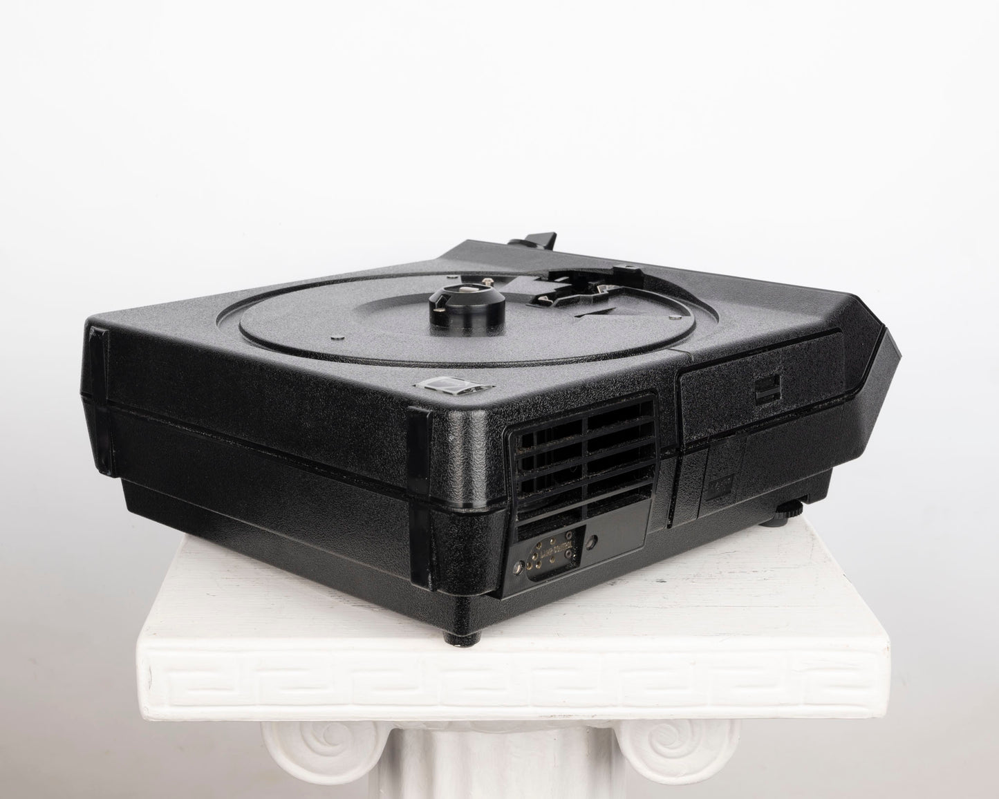Kodak Carousel 4600 35mm slide projector w/ Ektanar C 102mm f2.8 lens (serial 179613)