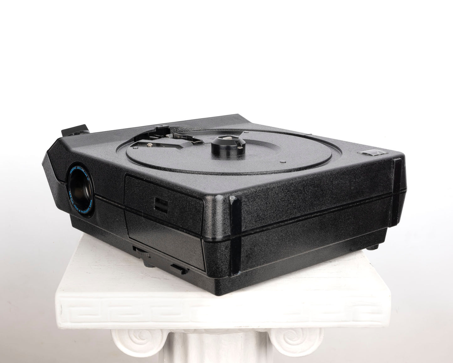 Kodak Carousel 4600 35mm slide projector w/ Ektanar C 102mm f2.8 lens (serial 179613)
