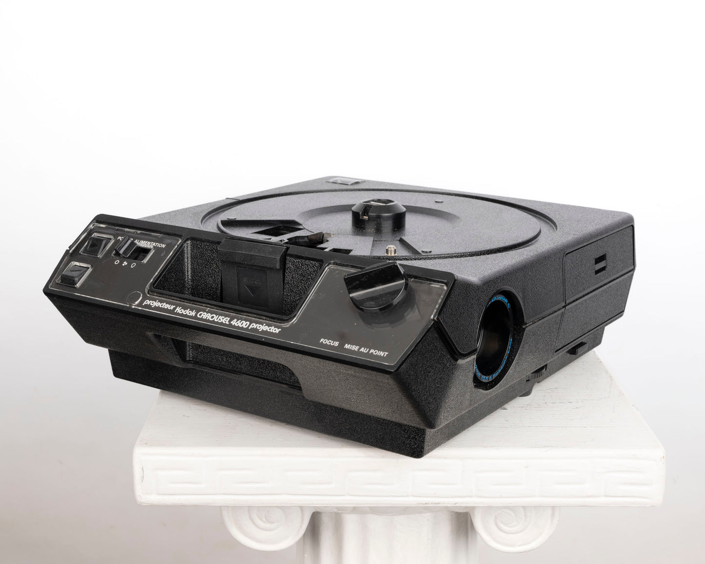 Kodak Carousel 4600 35mm slide projector w/ Ektanar C 102mm f2.8 lens (serial 179613)