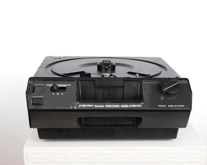 Kodak Carousel 4600 35mm slide projector w/ Ektanar C 102mm f2.8 lens (serial 179613)