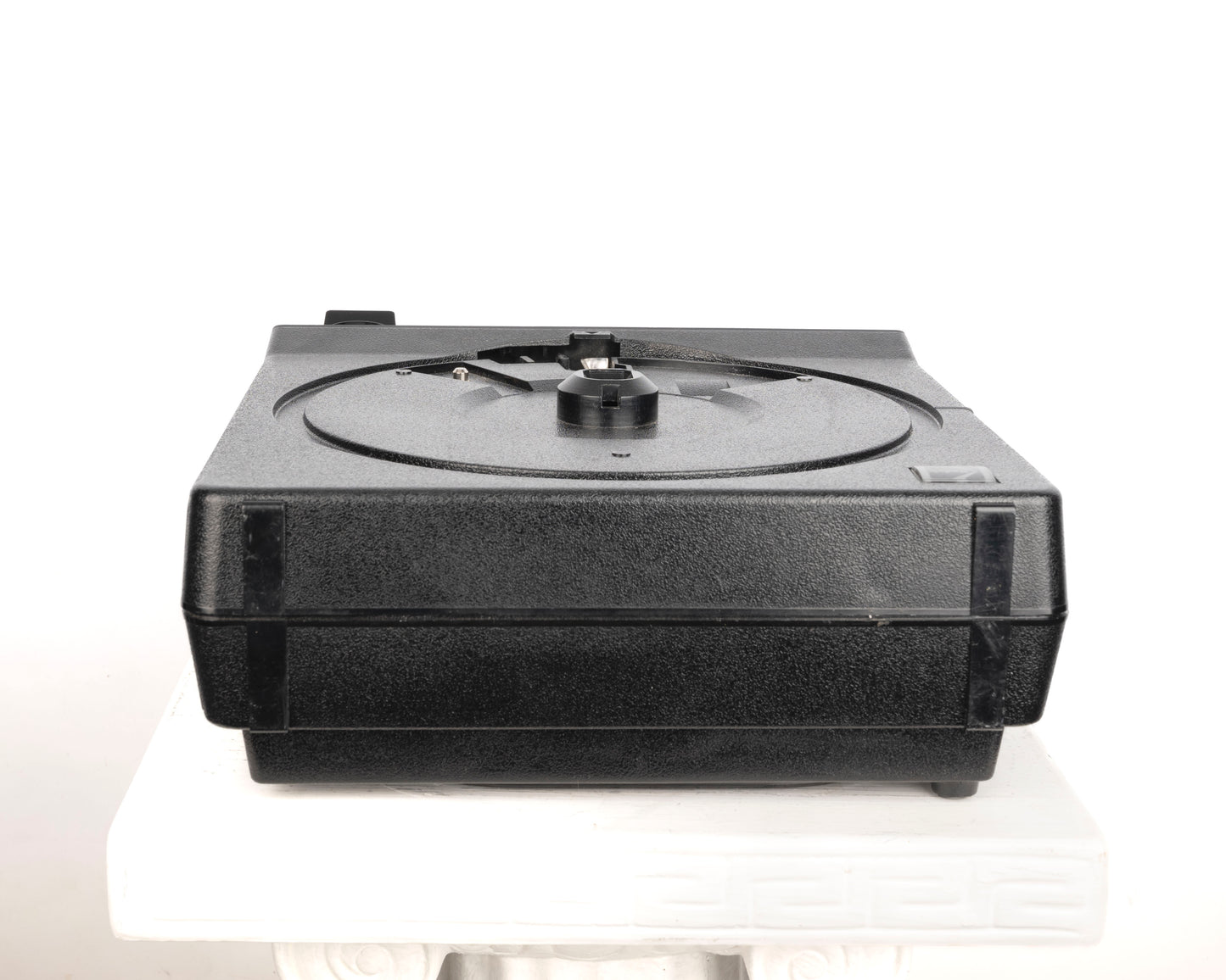 Kodak Carousel 4600 35mm slide projector w/ Ektanar C 102mm f2.8 lens (serial 265187)