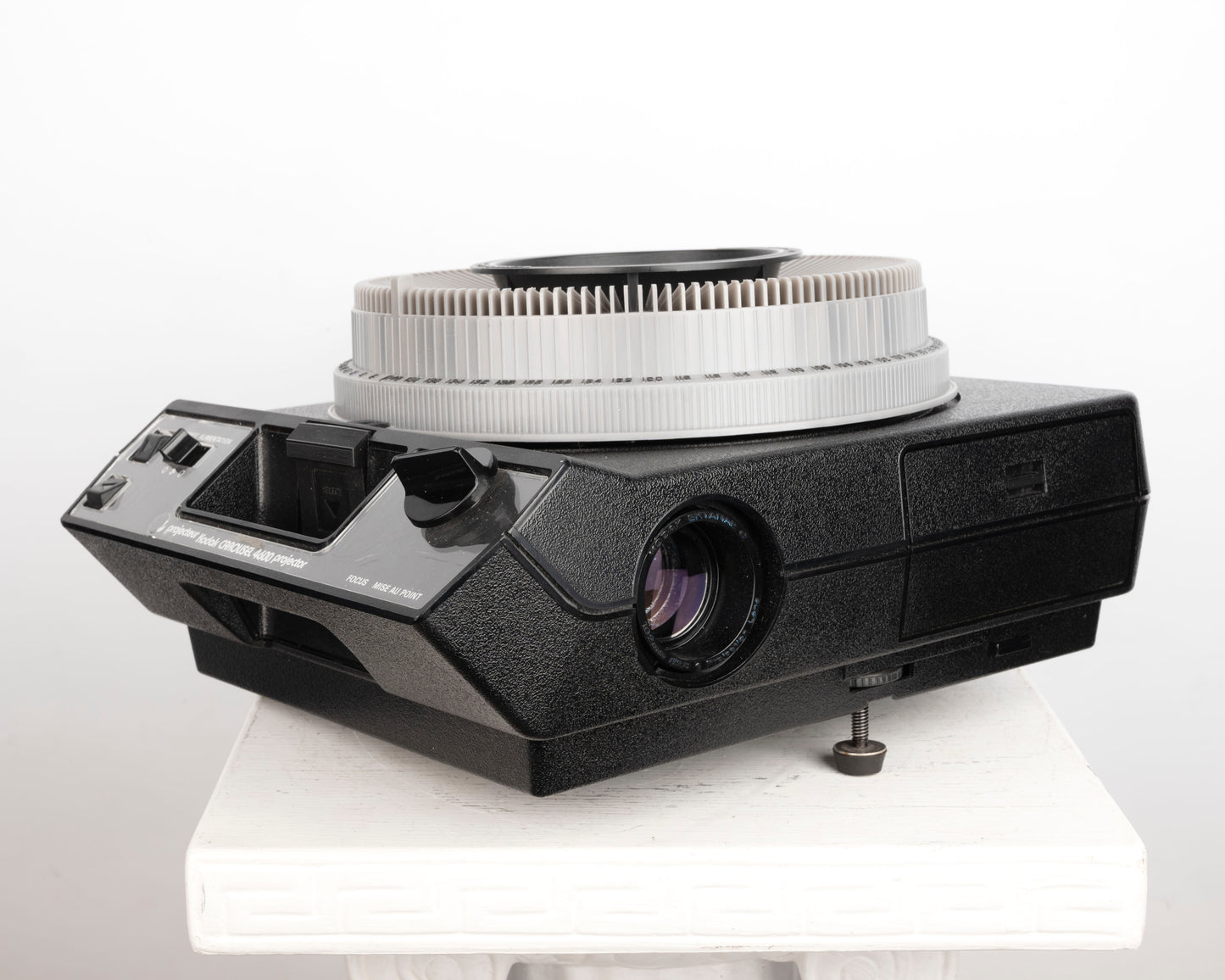 Kodak Carousel 4600 35mm slide projector w/ Ektanar C 102mm f2.8 lens (serial 265187)