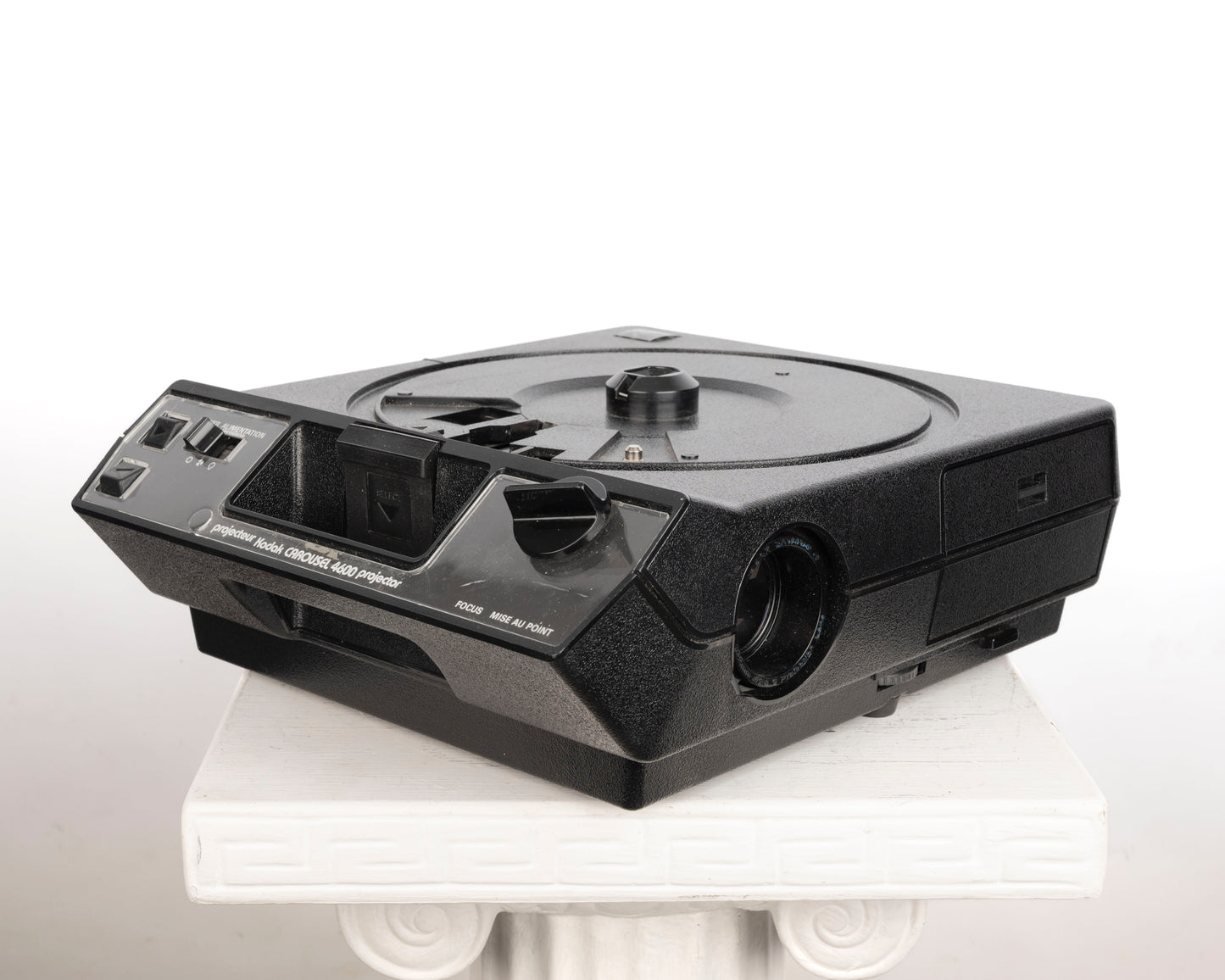 Kodak Carousel 4600 35mm slide projector w/ Ektanar C 102mm f2.8 lens (serial 265187)