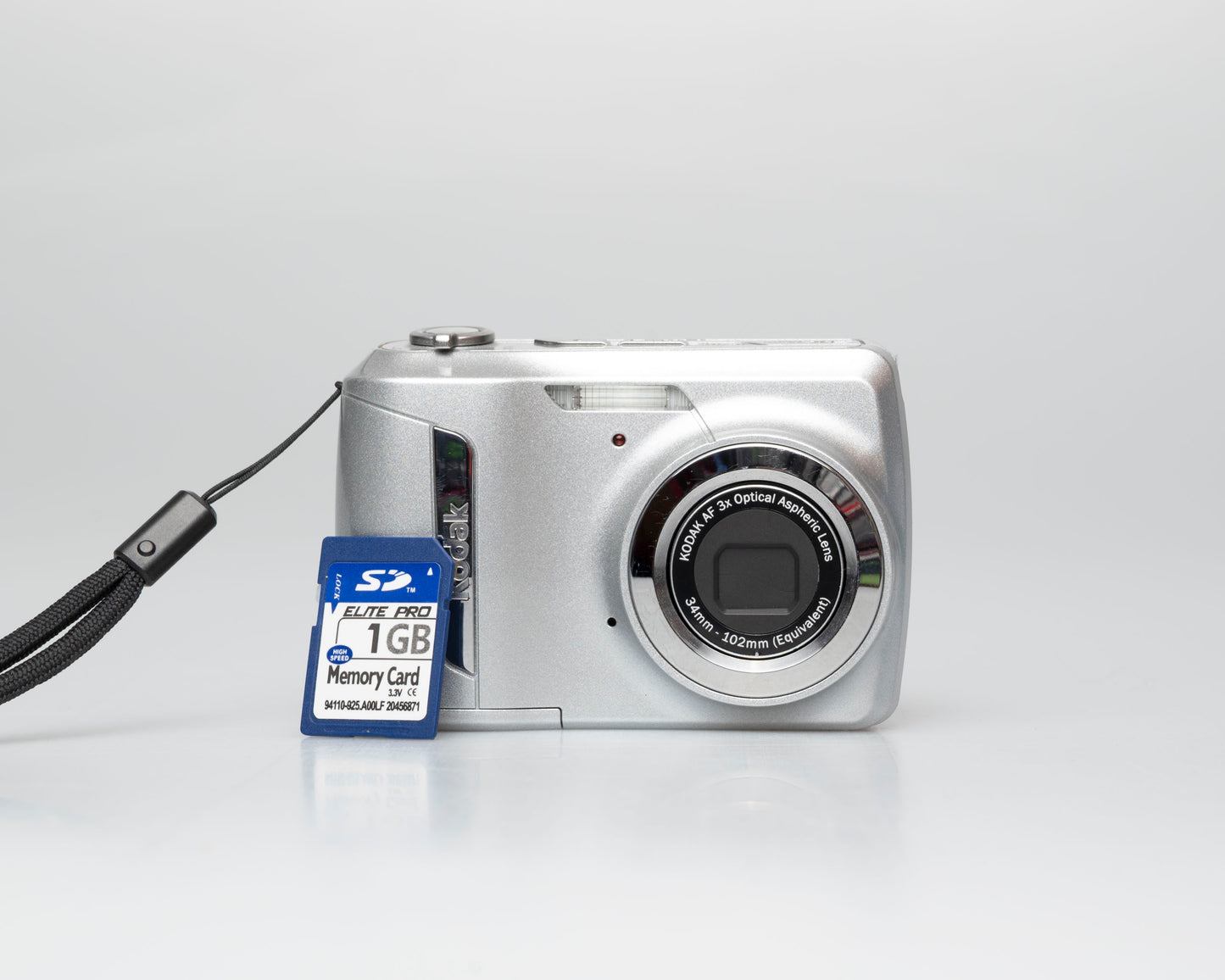 Kodak Easyshare C142 10 MP CCD sensor digicam w/ 1 GB SD card (serial KCTFM01010999)