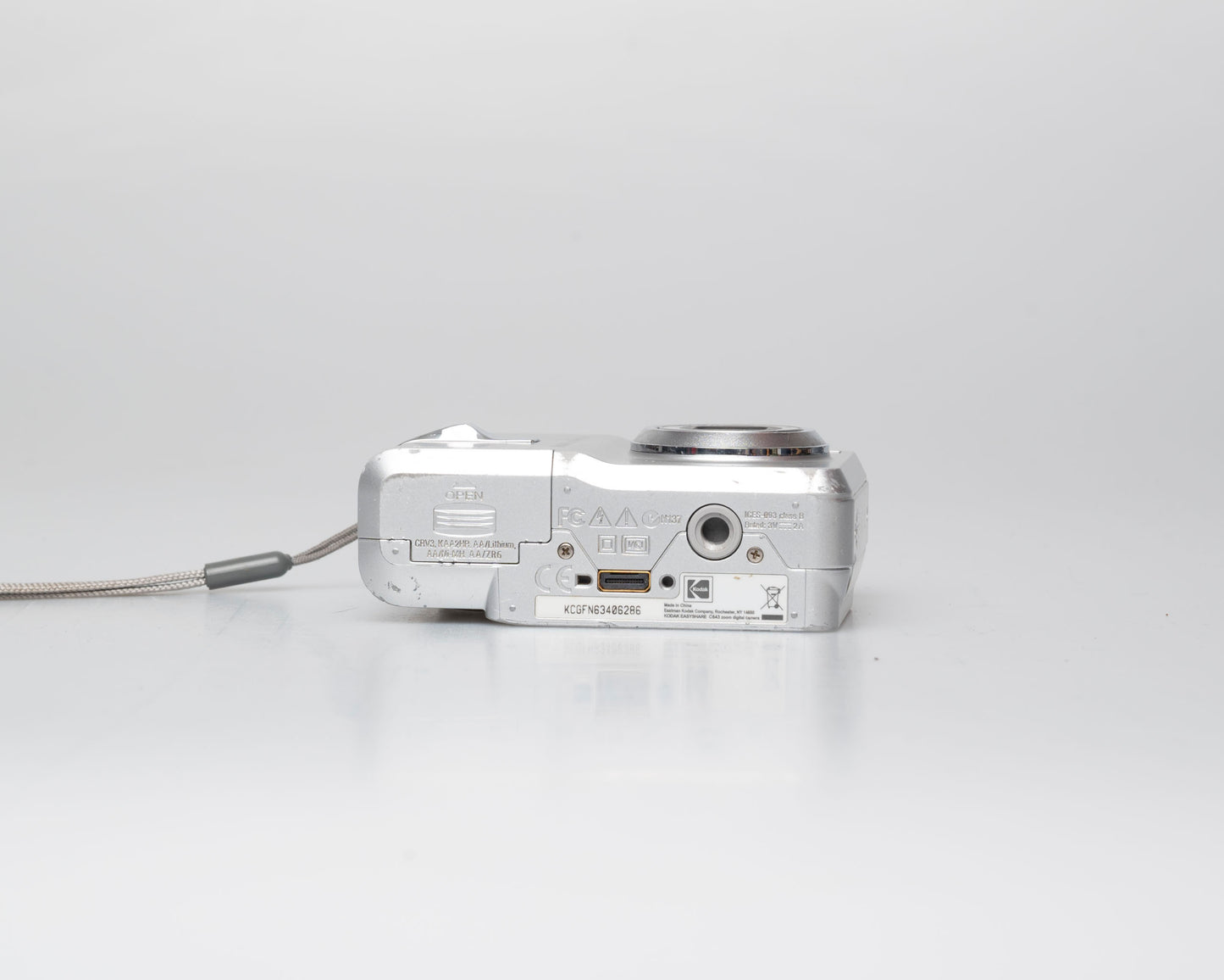 Kodak EasyShare C643 6.1 megapixel CCD sensor digicam w/ 1 GB SD card (uses AA batteries)