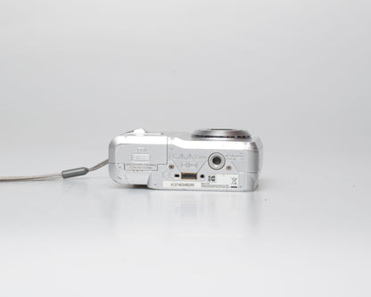 Kodak EasyShare C643 6.1 megapixel CCD sensor digicam w/ 1 GB SD card (uses AA batteries)