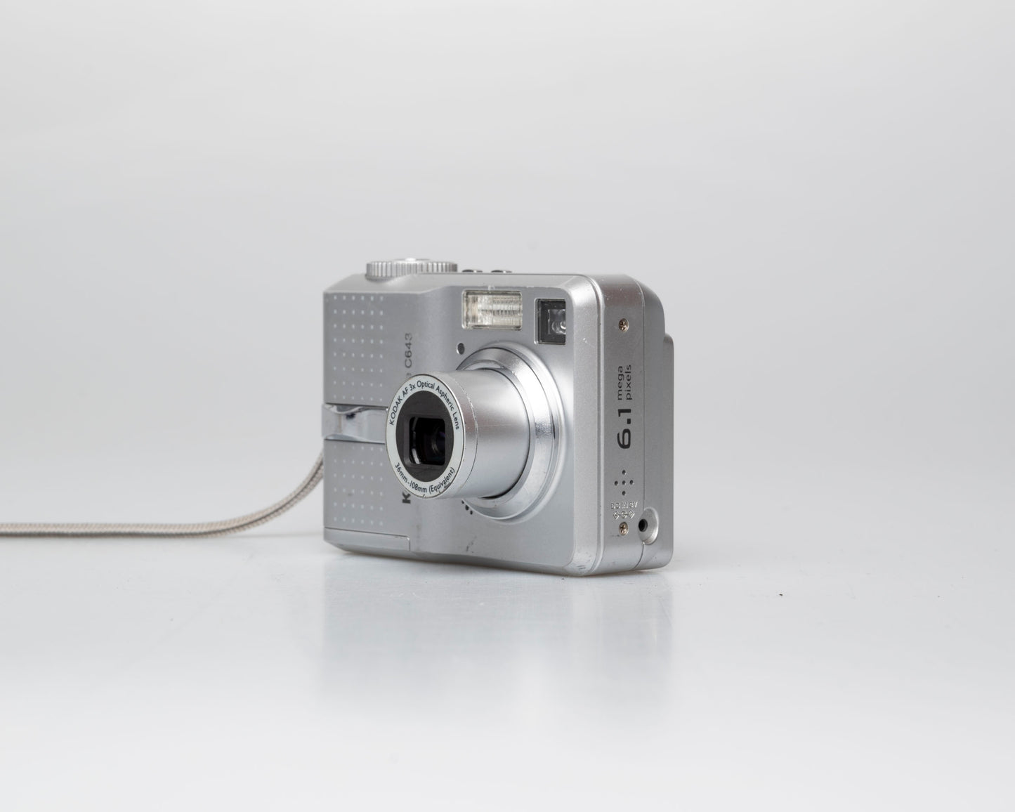 Kodak EasyShare C643 6.1 megapixel CCD sensor digicam w/ 1 GB SD card (uses AA batteries)