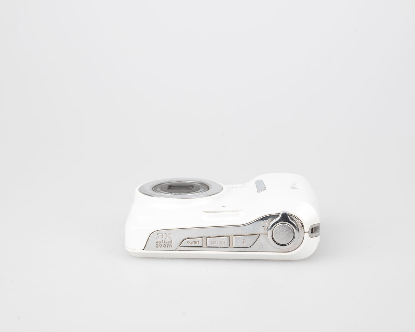 Kodak Easyshare C1530 digicam w/ 14 MP CCD sensor (uses AA batteries and SD memory cards)