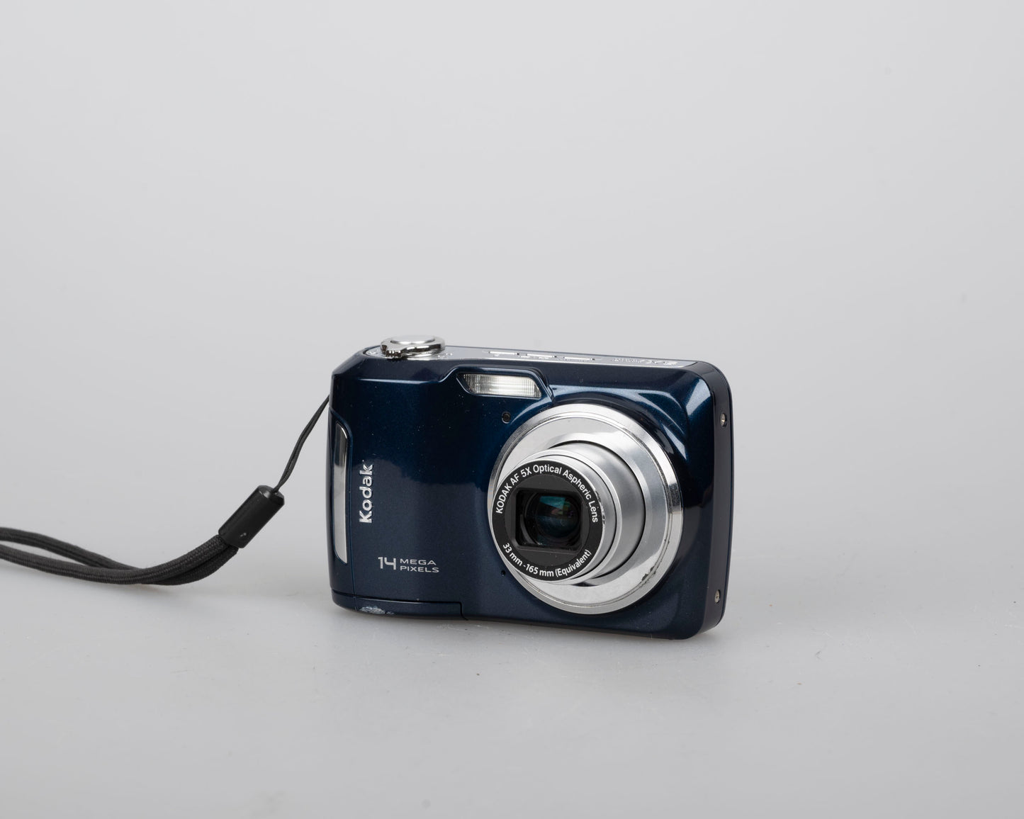Kodak Easyshare C195 14 MP CCD sensor digicam w/ manual and USB cable (uses AA batteries and SD memory cards)
