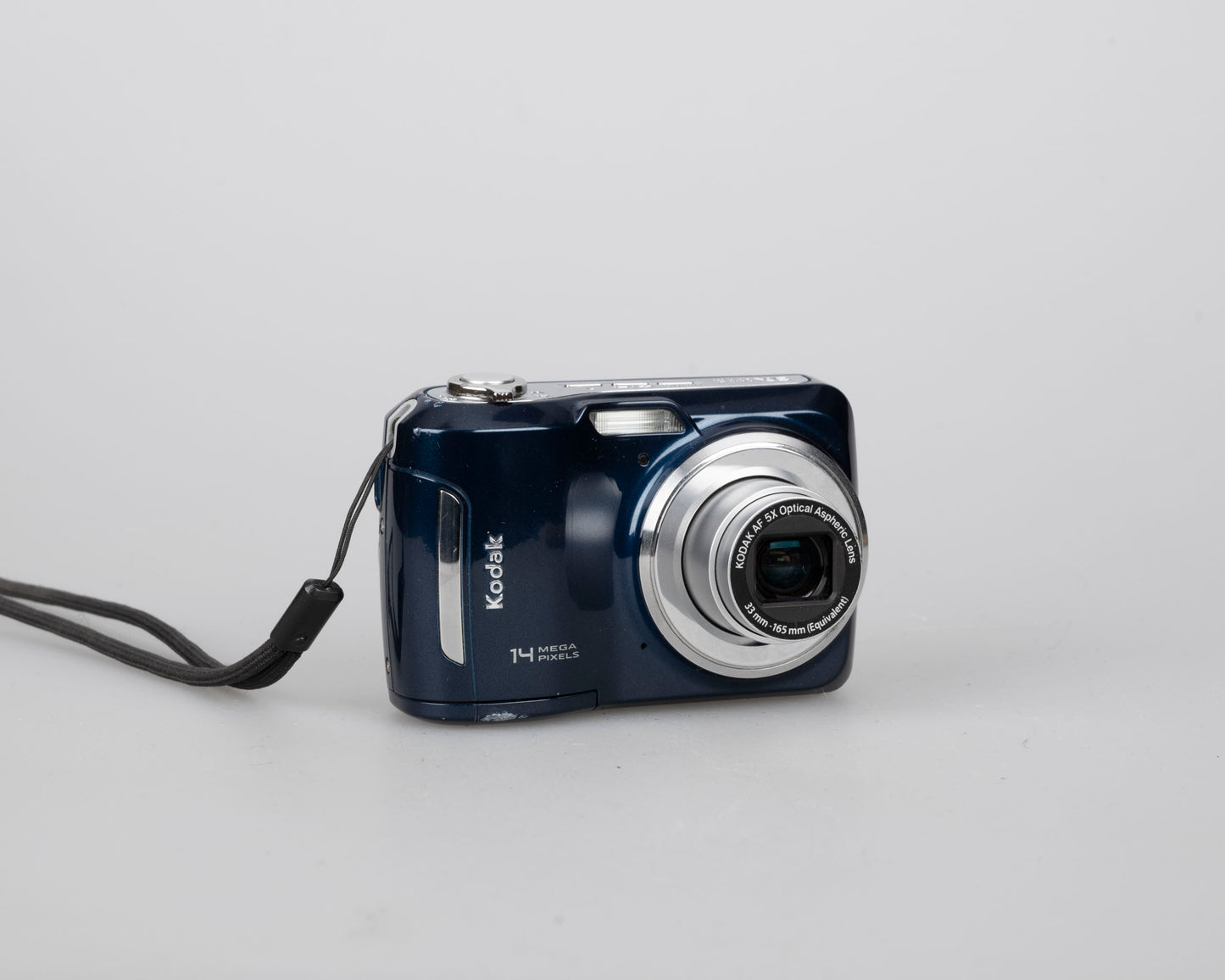 Kodak Easyshare C195 14 MP CCD sensor digicam w/ manual and USB cable (uses AA batteries and SD memory cards)