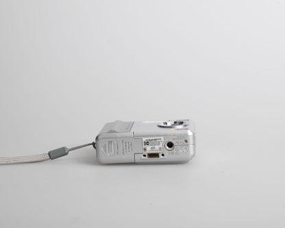 Appareil photo numérique à capteur CCD Kodak EasyShare C530 de 5 mégapixels avec carte SD de 256 Mo (utilise des piles AA)