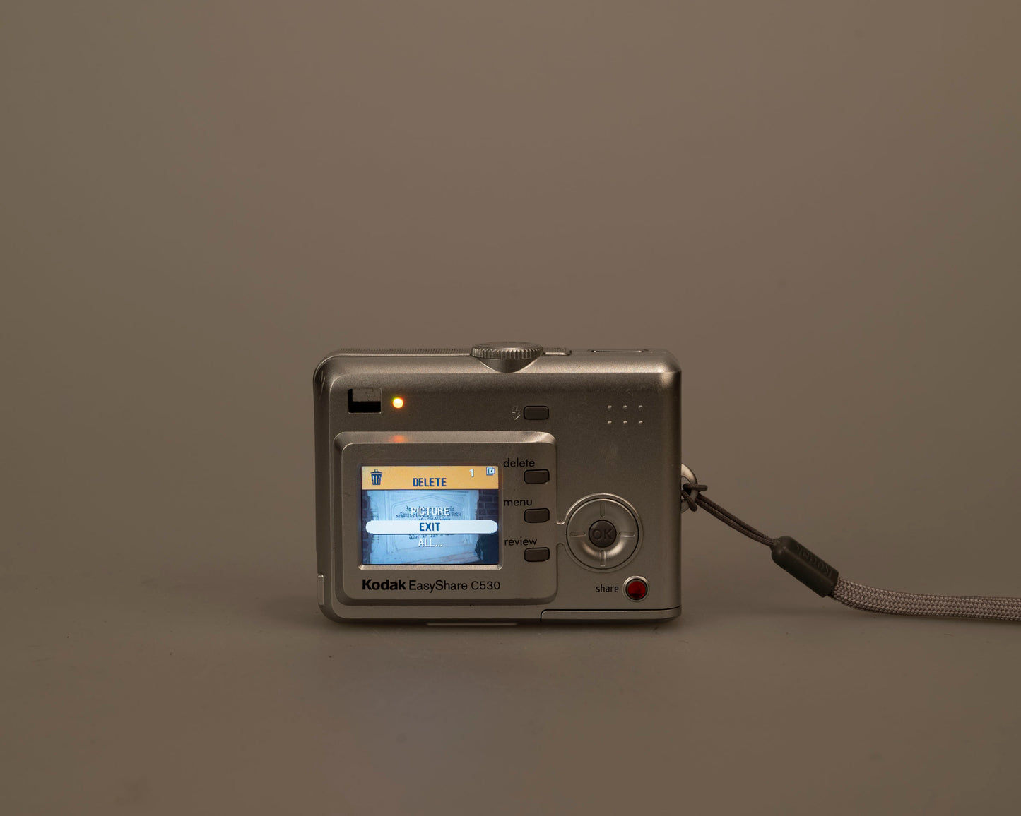 Appareil photo numérique à capteur CCD Kodak EasyShare C530 de 5 mégapixels avec carte SD de 256 Mo (utilise des piles AA)