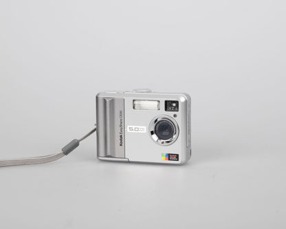Appareil photo numérique à capteur CCD Kodak EasyShare C530 de 5 mégapixels avec carte SD de 256 Mo (utilise des piles AA)
