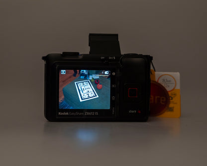 Kodak Easyshare Z8612 IS digicam w/ 8.1 MP CCD sensor + 8GB SD card (New Old Stock)