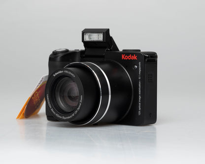 Kodak Easyshare Z8612 IS digicam w/ 8.1 MP CCD sensor + 8GB SD card (New Old Stock)