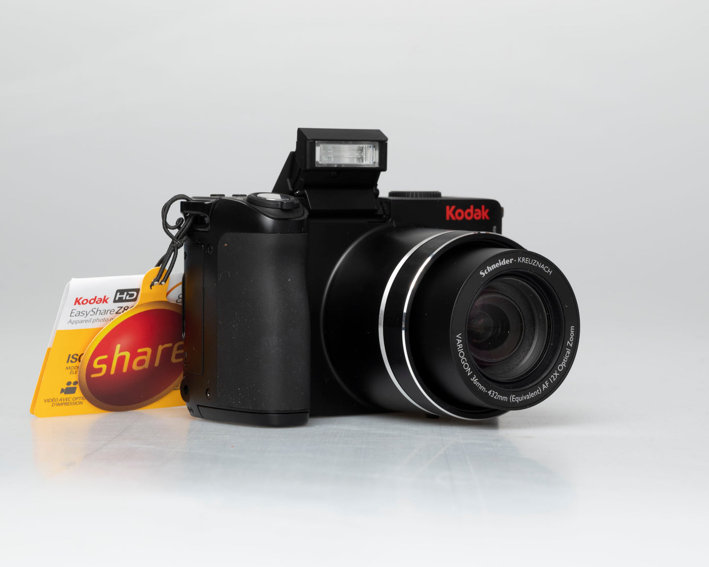 Kodak Easyshare Z8612 IS digicam w/ 8.1 MP CCD sensor + 8GB SD card (New Old Stock)